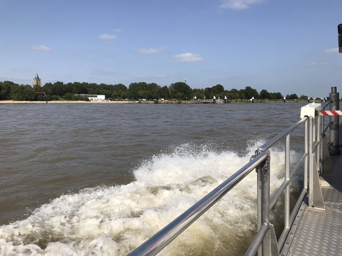 Wat is onze streek toch mooi! Gistermiddag met <a href="/vdriveer/">Riveer</a> naar Woudrichem gevaren voor een bezoek aan oud-burgemeester van Woudrichem Joop Worrell. Daarna naar Fort Altena gefietst en vanaf Sleeuwijk weer terug gevaren met Riveer.