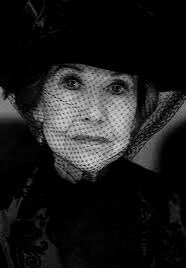 Recordamos a la actriz #AnaMaríaVentura que acaba de dejarnos a los 98 años y lo hacemos de la mano de <a href="/arevalocarlos/">Carlos Arévalo</a> en su columna de opinión #QuéSabeNadie➡️ elcronistacultural.com/2021/07/a-la-d… 🎭