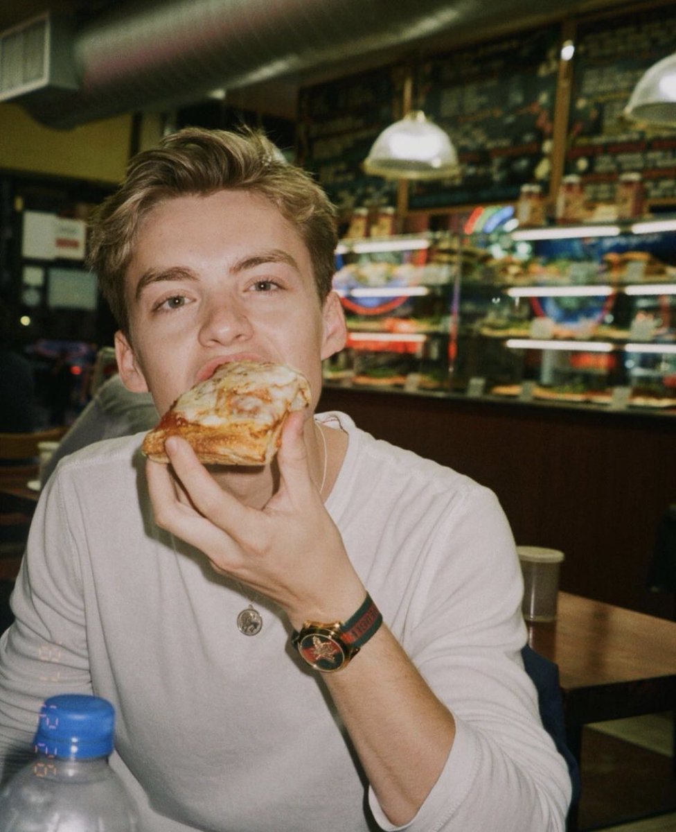 I do an #openfollow for western rps only. Just retweet and i'll follow you. Help rt for my mutuals. Thanks!