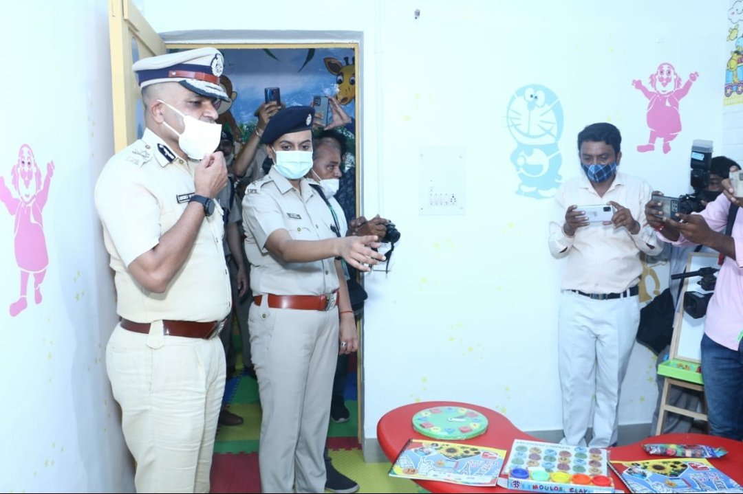 DCP_NorthWest's tweet photo. #WeCare for our little ones.

All Police Stations in #NorthWest became "Child Friendly Police Stations".

Sh. SS Yadav, IPS, Jt. CP/ NR @ssyips inaugurated "Child Friendly Corner" in PS Subhash Place physically &amp; in other 10 Police Stations virtually.

#DelhiPoliceDilKiPolice https://t.co/3kDWB9a5nW