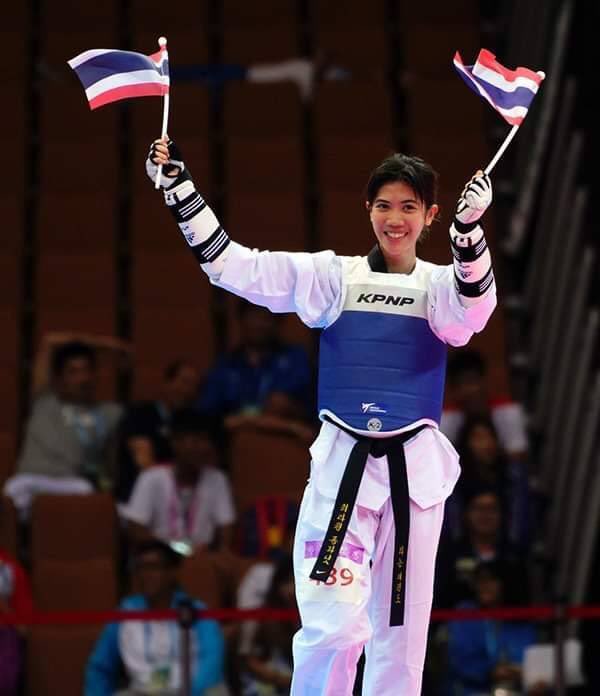 Yingluck Shinawatra tweet media