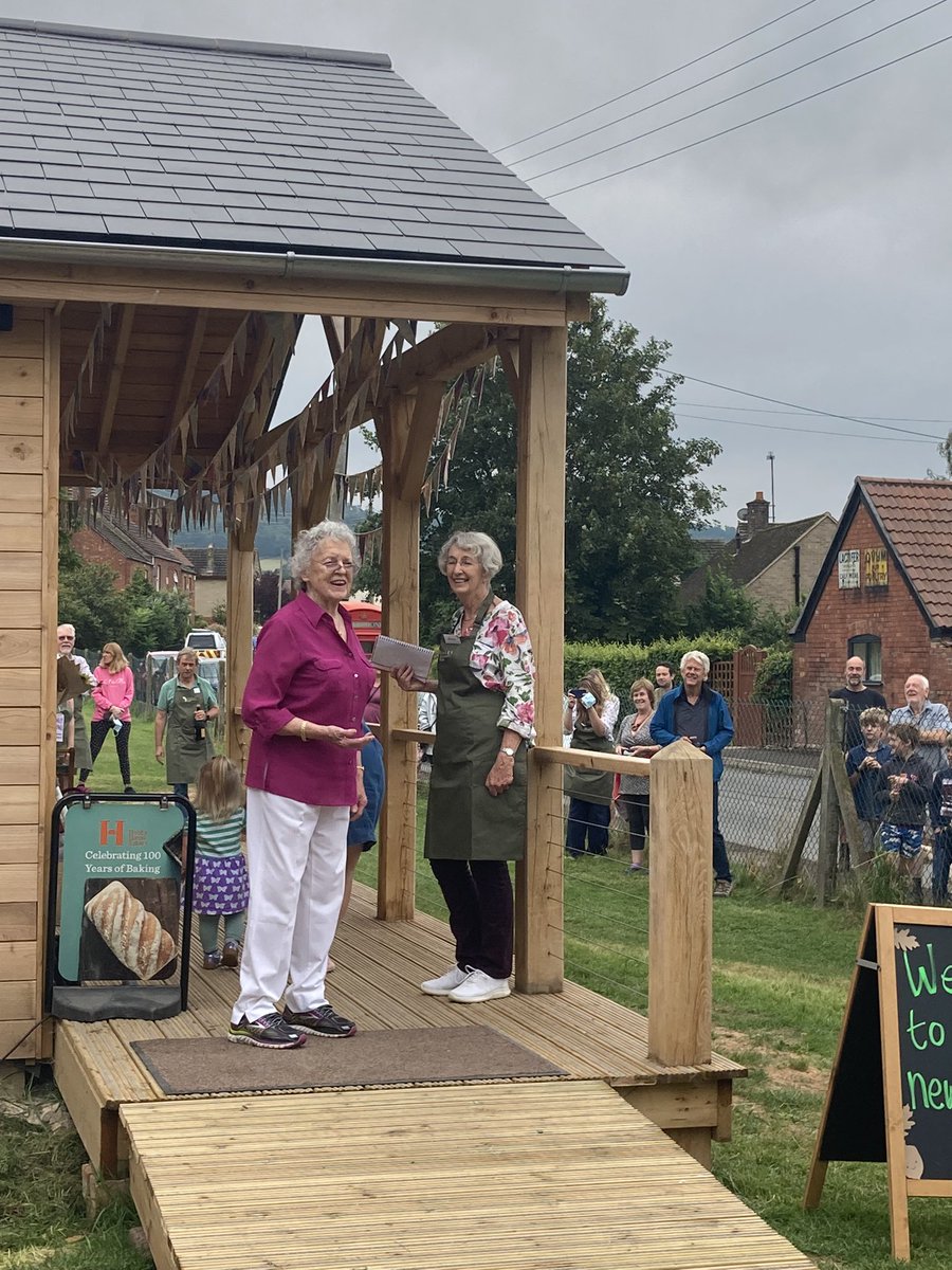 Brilliant turnout for the reopening of Coaley Community Shop in a brand new building with over 200 members of the Community. Community shop since 2003! @PlunkettFoundat #communityshop #communitybusiness