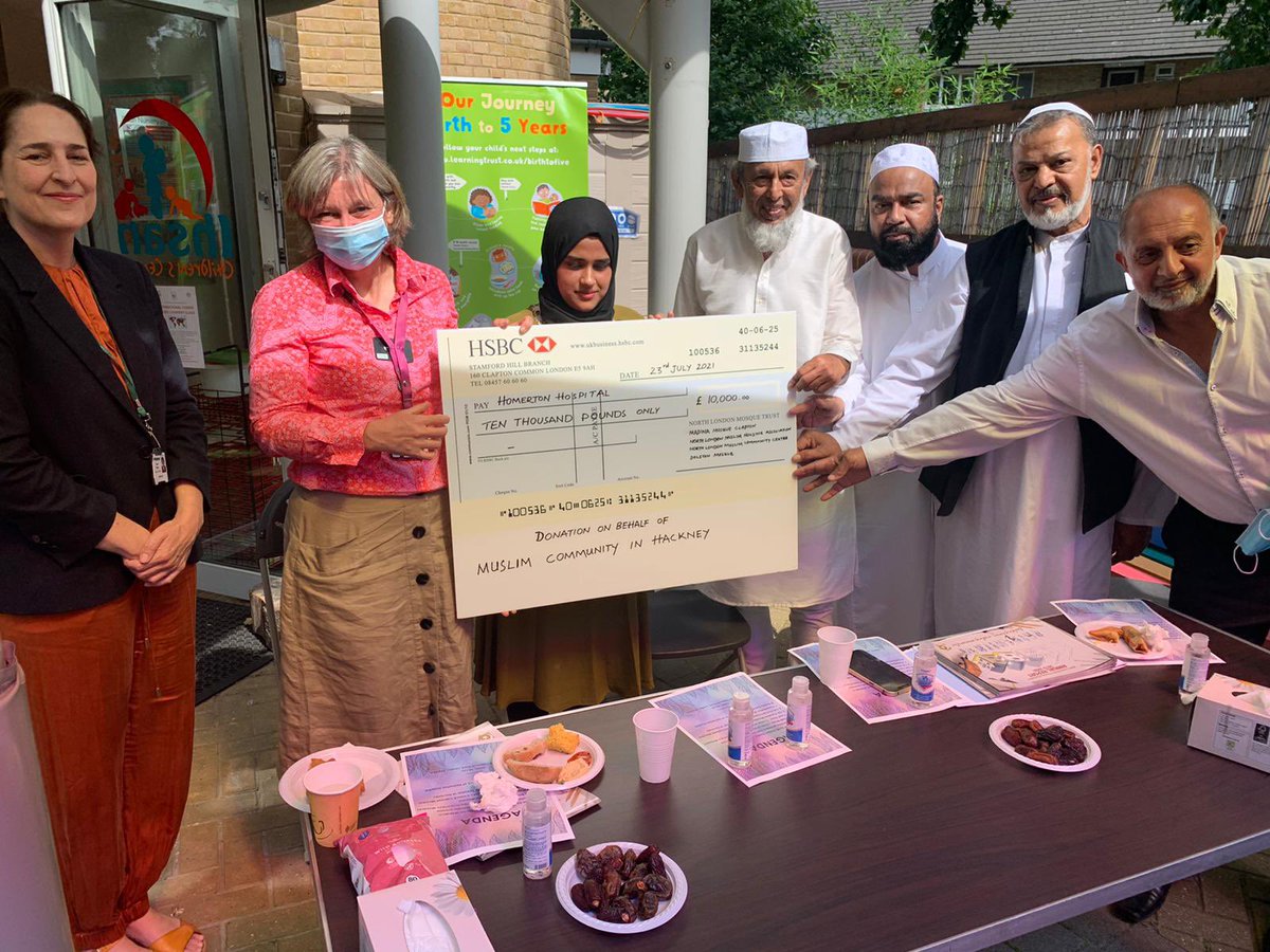 HumairaGarasia's tweet photo. Hackney’s Muslim community have  been working in partnership with the council and the NHS throughout the pandemic. 

Yesterday, £10,000 fundraised by community members and mosques was donated to the fantastic NHS! 🤩 accepted by @CEOHomerton at NLMCC https://t.co/erW96xEn9b