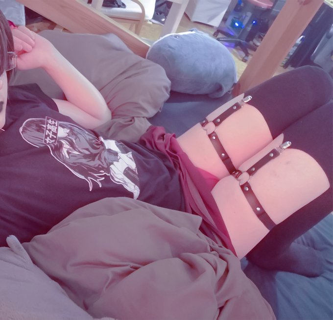 Look at this boi being all lazy and stuffs. Any idea how to motivate him?

#femboy #trap #twink https://t