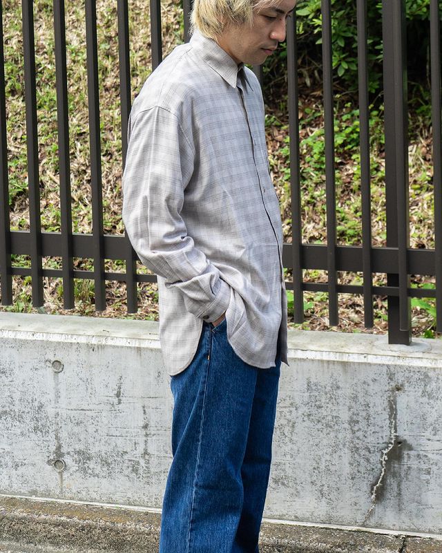 MilokShop's tweet photo. 【NEW ARRIVAL】
MATSUFUJI
2021AW COLLECTION
Flannel Check Utility Oversize Shirt
BEIGE

MATSUFUJI定番となるオーバーサイズのシャツアイテム
そのシルエットの美しさとシーズンコンセプトが反映された生地選びからもご好評を頂いているアイテムです

オンラインストア
https://t.co/80wmu5Ccey https://t.co/GLOoaCxrHe
