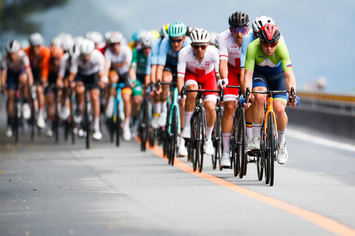 TeamSlovenia's tweet photo. Tudi @JTratnik je potrebno čestitati. Opravil je garaško delo!👏🇸🇮

#imamoto #imamotokio #ifeelslovenia @SloveniaInfo @kolesarskazveza https://t.co/wj2yxsWvbz