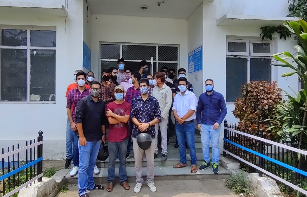 KpSolidarity's tweet photo. A KP youth delegation today met Relief and Rehabilitation Commission, Shri TK Bhat. Mr Bhat assured all necessary help to the recruitees and said that he will forward their concern to the higher authorities.
@manojsinha_ @dwivedimk_ias @Farooqkhan953 @rainarajesh https://t.co/8HHBYZlB2i