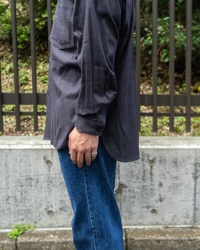 MilokShop's tweet photo. 【NEW ARRIVAL】
MATSUFUJI
2021AW COLLECTION
Flannel Check Utility Oversize Shirt
CHARCOAL

MATSUFUJI定番となるオーバーサイズシャツ
シルエットの美しさとシーズンコンセプトが反映された生地選びからも毎シーズンご好評を頂いているアイテムです

オンラインストア
https://t.co/eG7DXAD2la https://t.co/a8cWfIwE5U