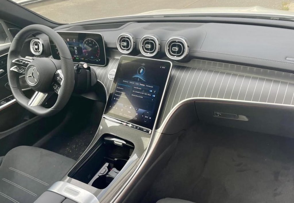 Elkrosmediahub's tweet photo. 2022 Mercedes C300 😩 https://t.co/FdX9ZDFy0N