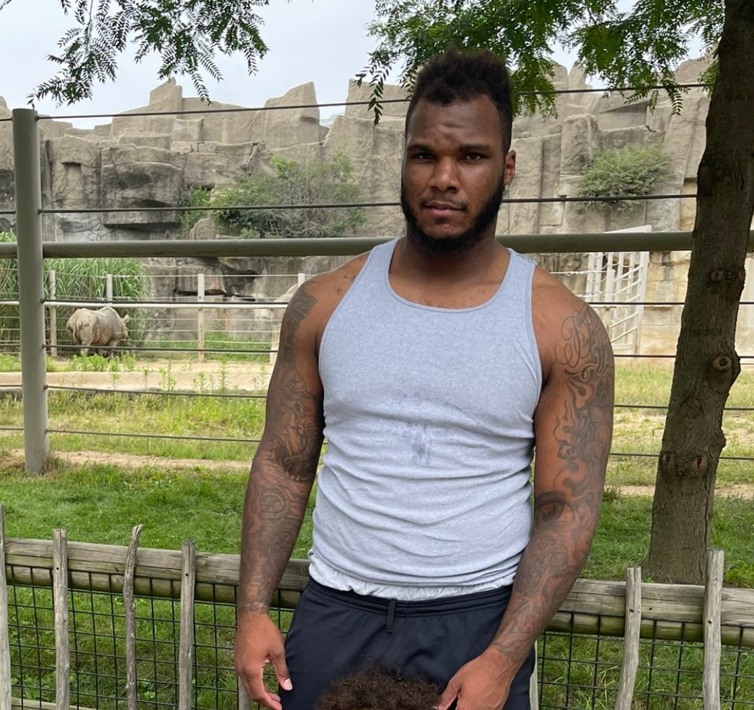Byzie's tweet photo. A pic of a dangerous rushing beast and a rhino 😤💥 #Jets https://t.co/4Dx2zCJdfo