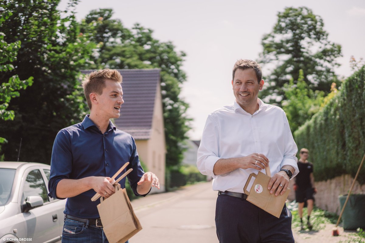 spdrlp's tweet photo. Auf seiner Tour begleiteten @larsklingbeil unsere Kandidatinnen und Kandidaten: @ThomasHitschler, @IsabelMackensen, @baldy_daniel, @verenahubertz &amp; Matthias Mieves. https://t.co/yO5gBAQgCt