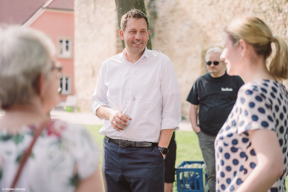 spdrlp's tweet photo. Auf seiner Tour begleiteten @larsklingbeil unsere Kandidatinnen und Kandidaten: @ThomasHitschler, @IsabelMackensen, @baldy_daniel, @verenahubertz &amp; Matthias Mieves. https://t.co/yO5gBAQgCt