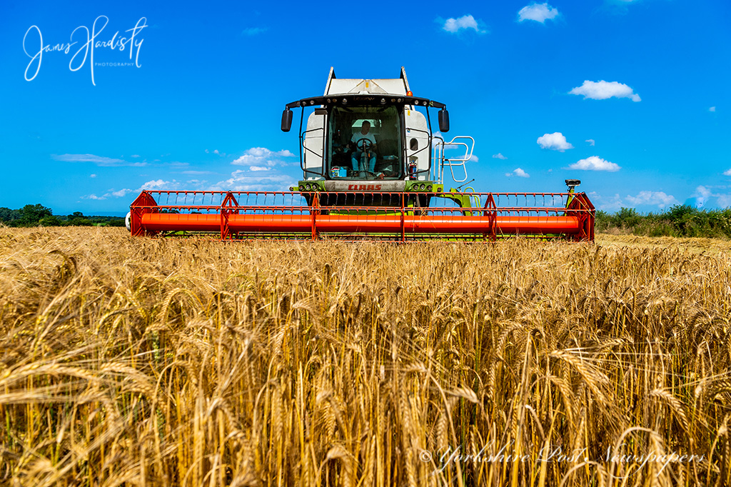 Great to have my work #published again following my recent time off and recovery - Cover #Image on this #weekends @ypcountryweek #CountryWeek Wrap for the start of the #Harvest season #Harvest2021 thanks @mikegauntdesign @sophmccandlish @JayMitchinson @IanDayPix @MarisaCashill