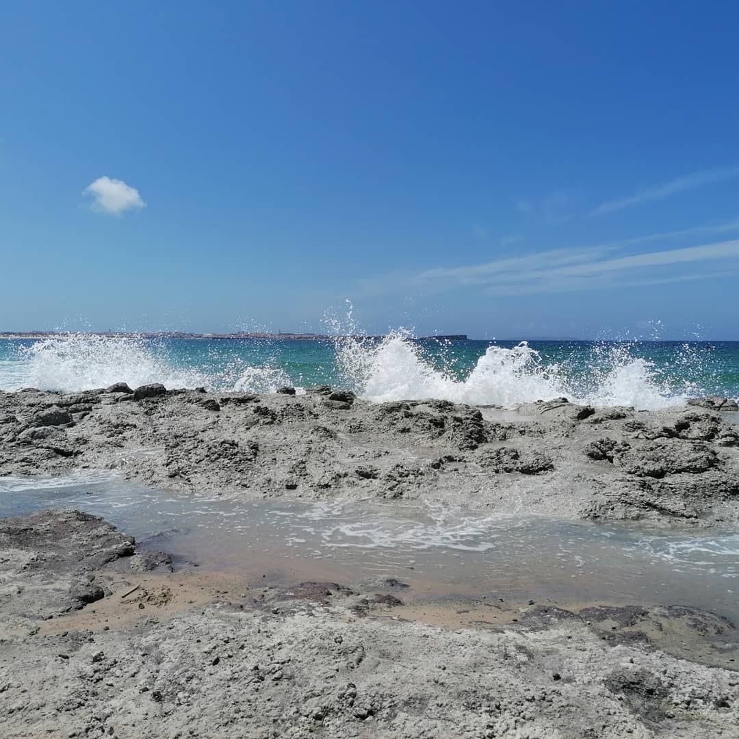 Breaking waves on our coastal walk in Peniche. Fabulous weather and beautiful scenery. @visitportugal @aboutcentro @portugalhols4u #visit #walking #Tours #beach