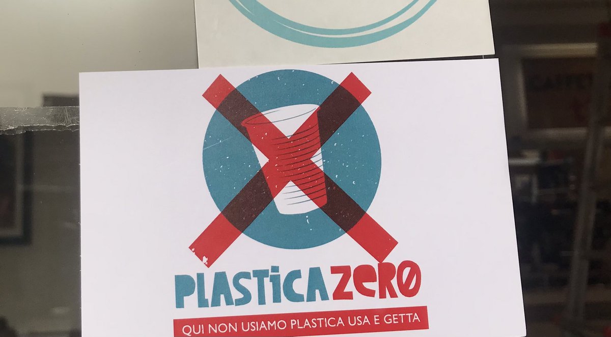 GLNapoli's tweet photo. Da 3 anni in Italia ci sono locali #PlasticaZero. A Napoli sono in 3. Oggi incontriamo @raffaele_simonte di @caffettiamonapoli , primo bar-café #PlasticaZero, che anche durante l’emergenza Covid non ha fatto ricorso al monouso e ha “raddoppiato” aprendo al Vomero @Greenpeace_ITA https://t.co/SQFCJeYXff