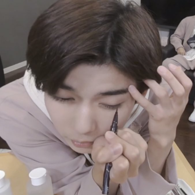 تويتر K K على تويتر アイライン引く時思ったこと まつ毛長い 手が綺麗 頭皮見えてて分け目最高 とにかく可愛い 大ちゃんが謙杜くんに 可愛い めっちゃ可愛い って言ってくれてて嬉しい 本当に本当にかんわいいね ヾ ﾉﾞ