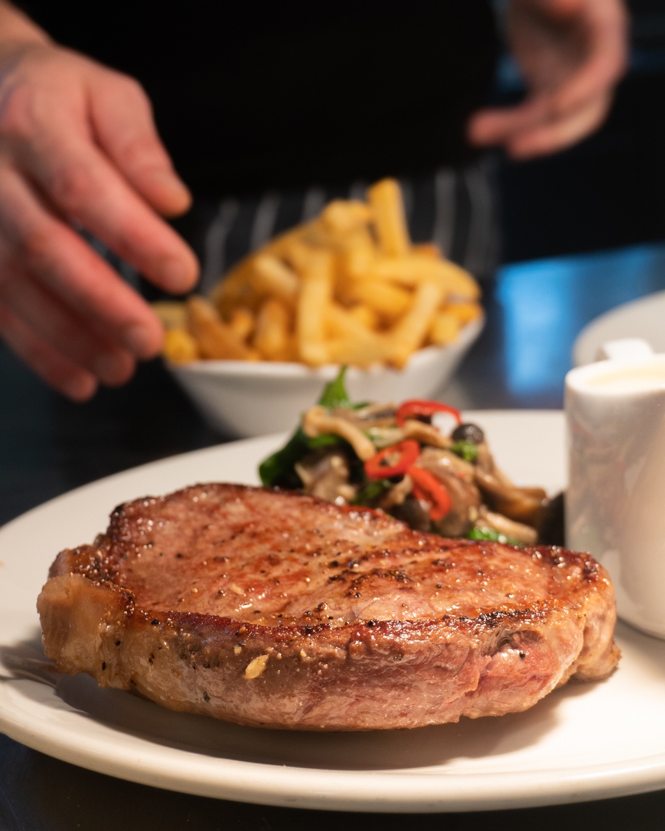 Who fancies a 28 Day Aged Surrey Farmed Sirloin Steak served with wild mushroom, chilli and spinach along with a choice of fries or roasted potatoes? 

Who wouldn't?! Come and taste greatness this weekend at Ditto! 🥩😍

#thamesditton #surreyitalian #steaklife #foodie