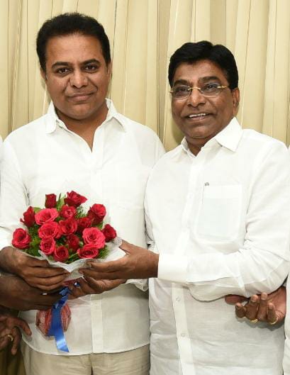 బంగారు తెలంగాణ వారధి.... భవిష్యత్ తెలంగాణ సారధి.... తండ్రి కి తగ్గ తనయుడు, రాష్ట్ర మంత్రివర్యులు TRS పార్టీ వర్కింగ్ ప్రెసిడెంట్ <a href="/KTRTRS/">#RAMpage</a> గారికి హృదయపూర్వక జన్మదిన శుభాకాంక్షలు 💐💐