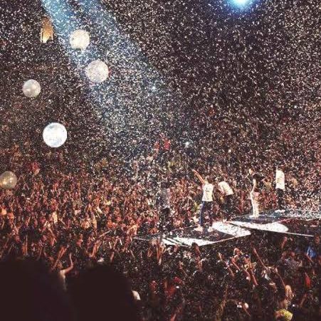 asgardseroda's tweet image. directioners                 directioners
on the 23rd                 on the 24th
of july                           of july

#11YearsOf1D  #18MonthsMyAss #11YearsOfOneDirection