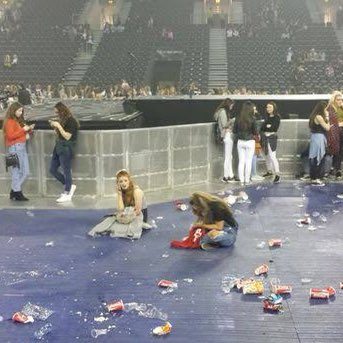 asgardseroda's tweet image. directioners                 directioners
on the 23rd                 on the 24th
of july                           of july

#11YearsOf1D  #18MonthsMyAss #11YearsOfOneDirection