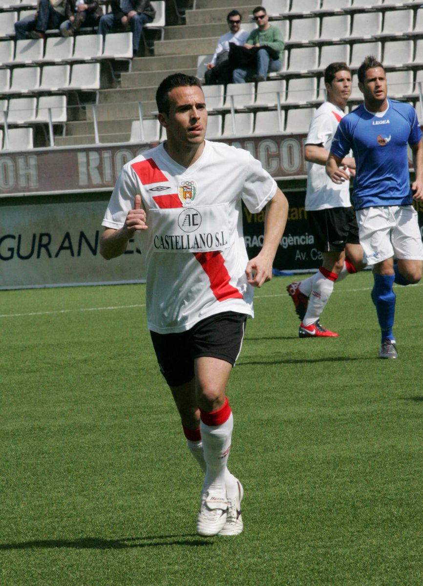 🙌Gràcies <a href="/pitucomadevall/">Pitu</a> per haver donat tant al futbol!

#GràciesPitu♦️ #FutbolCat 

📸 Domingo Casanova, historiador i fotògraf. 

x.com/pitucomadevall…