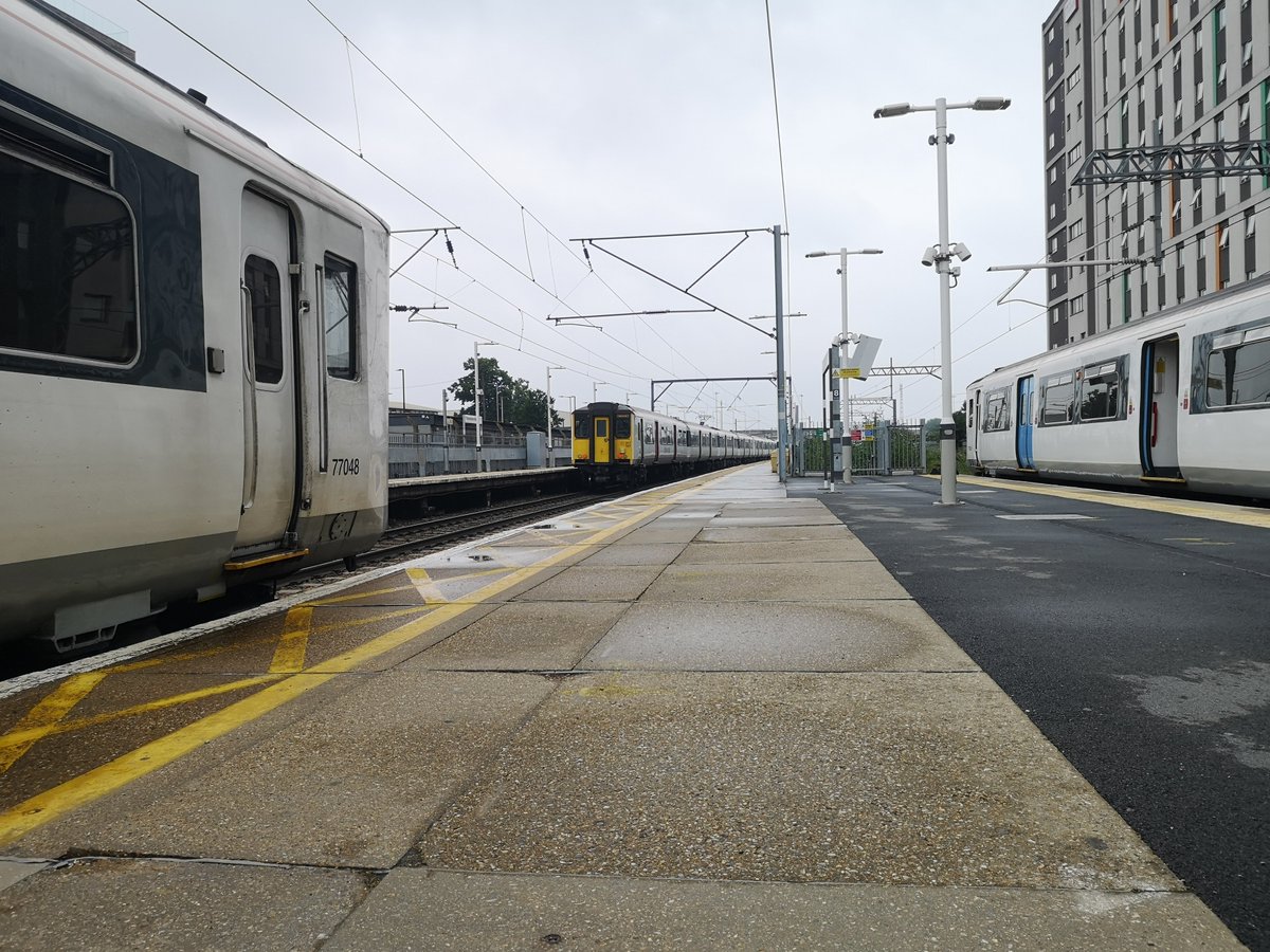 DownOnTheStour's tweet image. DOTS is back in capital! 

With @midland__london as my tour guide let's do some trains! 

Starting with some 317s and 717s! 

#DispatcherOftwitter #london #class717 #class317 #class745 #trainphotography #railwayphotography #greatnorthern #greatanglia