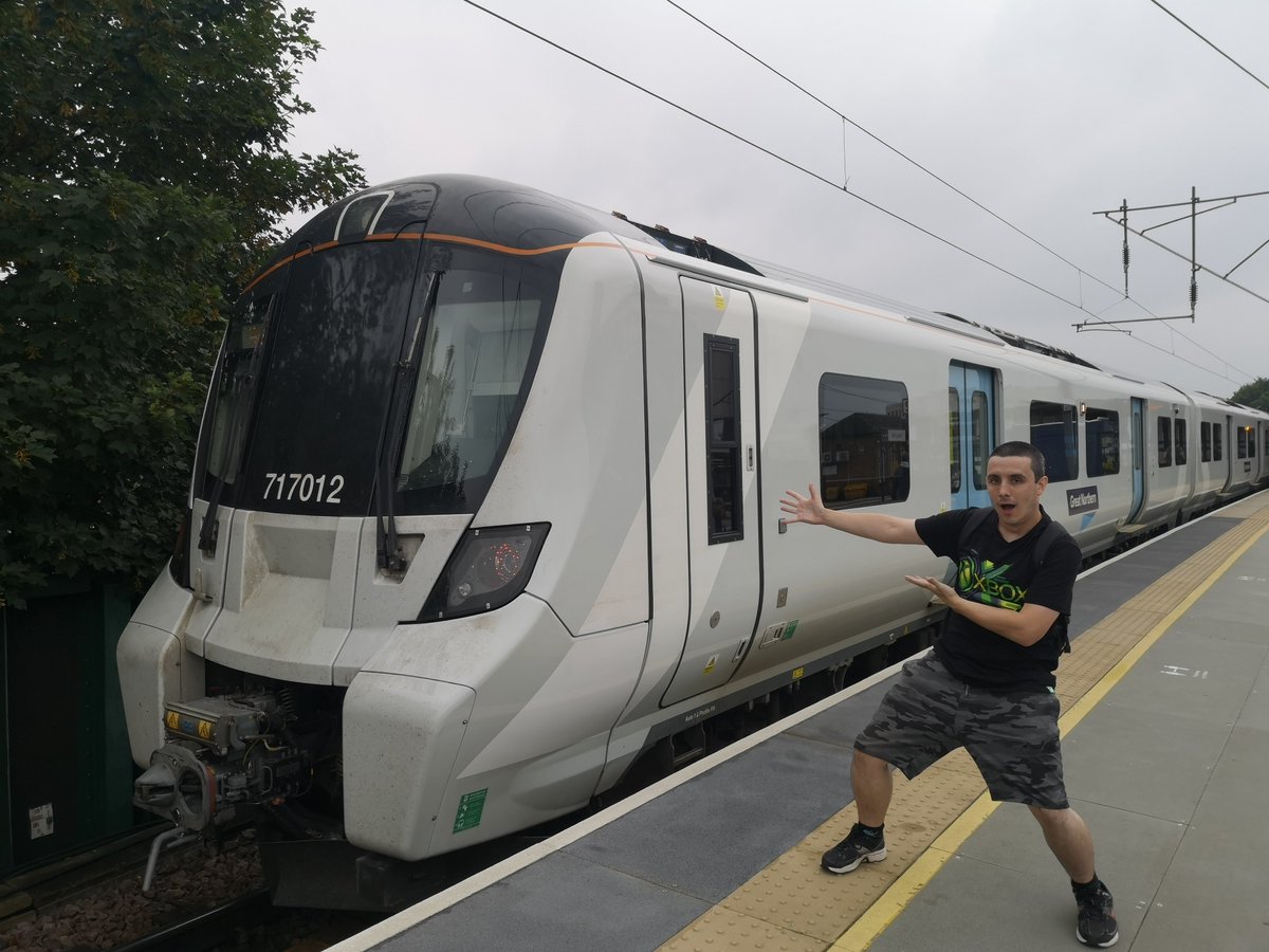 DownOnTheStour's tweet image. DOTS is back in capital! 

With @midland__london as my tour guide let's do some trains! 

Starting with some 317s and 717s! 

#DispatcherOftwitter #london #class717 #class317 #class745 #trainphotography #railwayphotography #greatnorthern #greatanglia