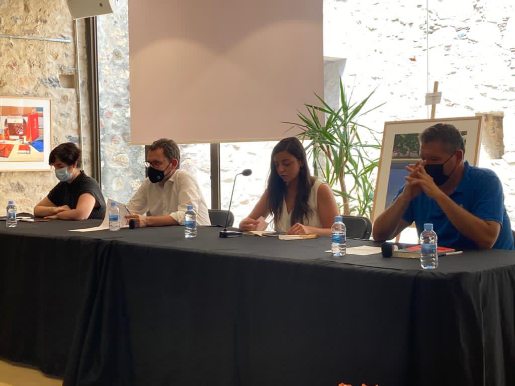 I...3 frases més 2a taula <a href="/europaenblau/">europaenblau</a>: necessitem un relat comprensible <a href="/PauSolanilla/">Pau Solanilla</a>; digitalització social ja #carinalopez; cal reformar els tractats i no hi hem de renunciar <a href="/AGonzalezBondia/">Alfonso González Bondia</a>