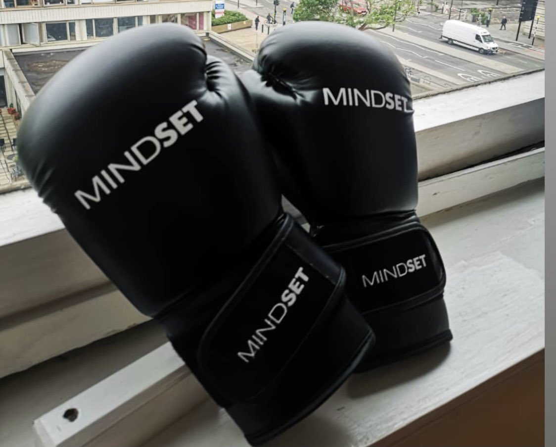 Melanie_Nana1's tweet photo. The endorphin release from starting the weekend with a boxing class at #mindsetgym with the Rocky soundtrack on in the background!! #boxing #ItsTheWeekend @hollymorgs https://t.co/bI1AIYft6b