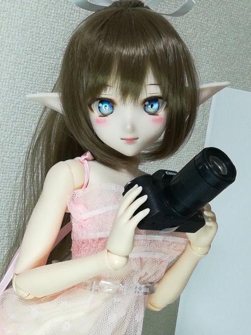 ついでにガチャガチャのcanon EOS kiss M フラッシュ&amp;サウンドコレクション!!
サイズは丁度いいんだけどレンズが思いのでそのままでは保持できず
でもなかなか雰囲気出てるぜ!
ちなみにシャッター音が鳴るよ 