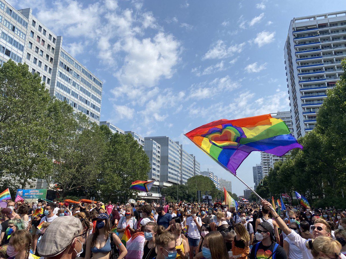 Heute endlich mal wieder Queerdenker statt Querdenker auf Berlins Straßen! 🥰 

Happy Pride! 🏳️‍🌈🏳️‍⚧️ #CSDBerlin #berlinpride <a href="/CSD_Berlin/">CSD Berlin (inaktiv)</a>
