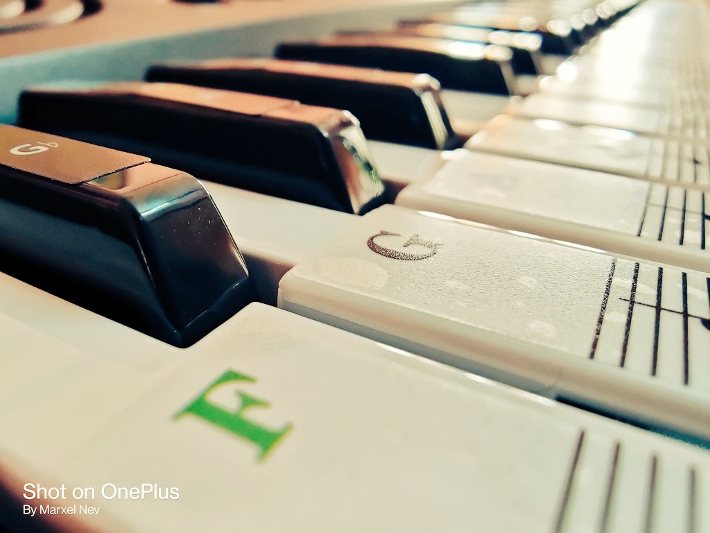 MarxelNev's tweet image. #casiokeyboard sa76 #shotononeplus #OnePlus8Pro