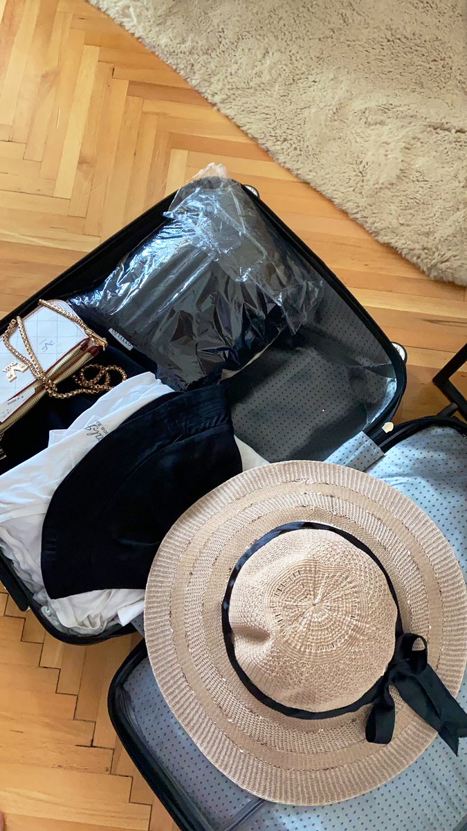 Tatil bavulunda eşime ayırdığım bölüm jdjdjdjdj