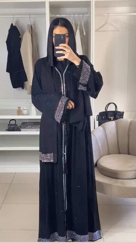 outfitby's tweet photo. C’est en ligne les filles ! 
-80% sur collection Orient dubai et -40% sur le reste du site avec le code BISOU40
https://t.co/QVumapHtC4 https://t.co/tCFgFyfzXG