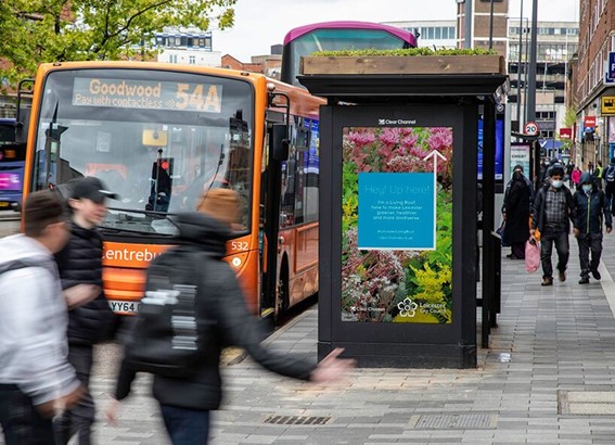 UnalabP's tweet photo. P/ ajudar a inverter a alarmante redução abelhas a nível mundial, a cidade de Leicester (RU) está a instalar “Living Roof Bus” (ou #BeeBusStops) nas paragens d autocarro cobrindo-as c/ 1 mistura de #FloresSilvestres e plantas Sedum q atraem abelhas e outros #InsetosPolinizadores. https://t.co/DTQdxCCcoi