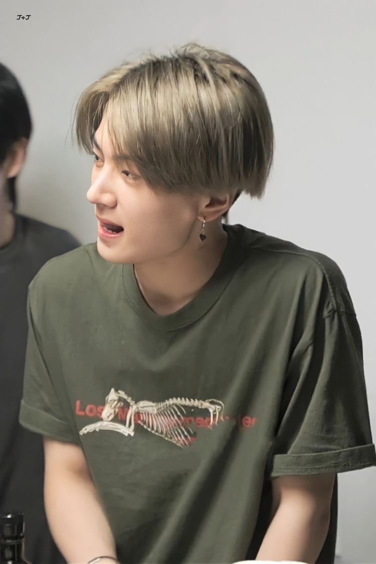 เจย์เซ็ทหล่อจริงนะ เหมือนเจอได้มอเหมือนเรียนเซคเดียวกัน แต่ไม่เคยเจอ😭😭