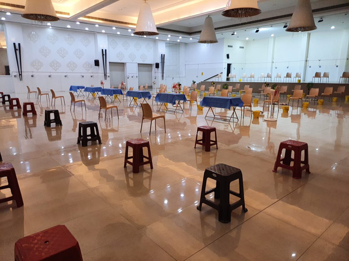 smitapop's tweet photo. Venue ready for the Vaccination drive in Vijayawada. We expect to do a few thousand vaccines &amp; about 500 free vaccinations fr the ones with less access. Get ur jabs. Spot registrations available @smitapop @MedicoverIN @JogulambaV #VijayawadaVaccinationDrive #SmitaCare @smitacare https://t.co/UtOwRa2JC3