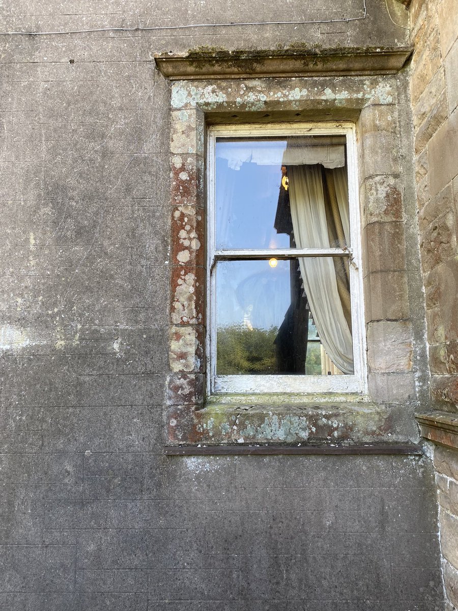 memorydrum's tweet image. Two more #oldwindows and a wall #ruralgrim @GrimArtGroup @WindowsLake @SineadBaldwin @WallArtGroup