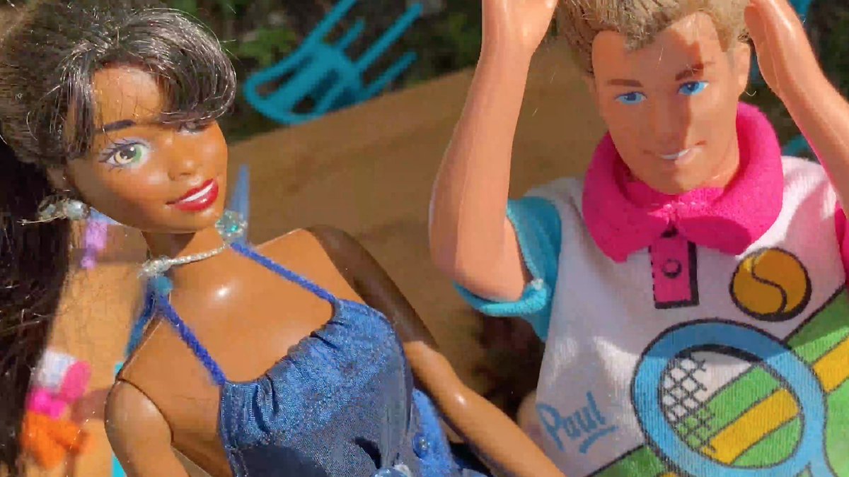 emmahowettmusic's tweet photo. Playing with Barbies.... in the name of *ART*

#musicvideo #lowbudgetvideo #barbies #lofi #altpop #dolls #funny #musician #producer #outfriday #spotify #screenshots #videostills #drunk #drinking #booze #followme #femalesinger #popmusic https://t.co/mtZyXNKOmt