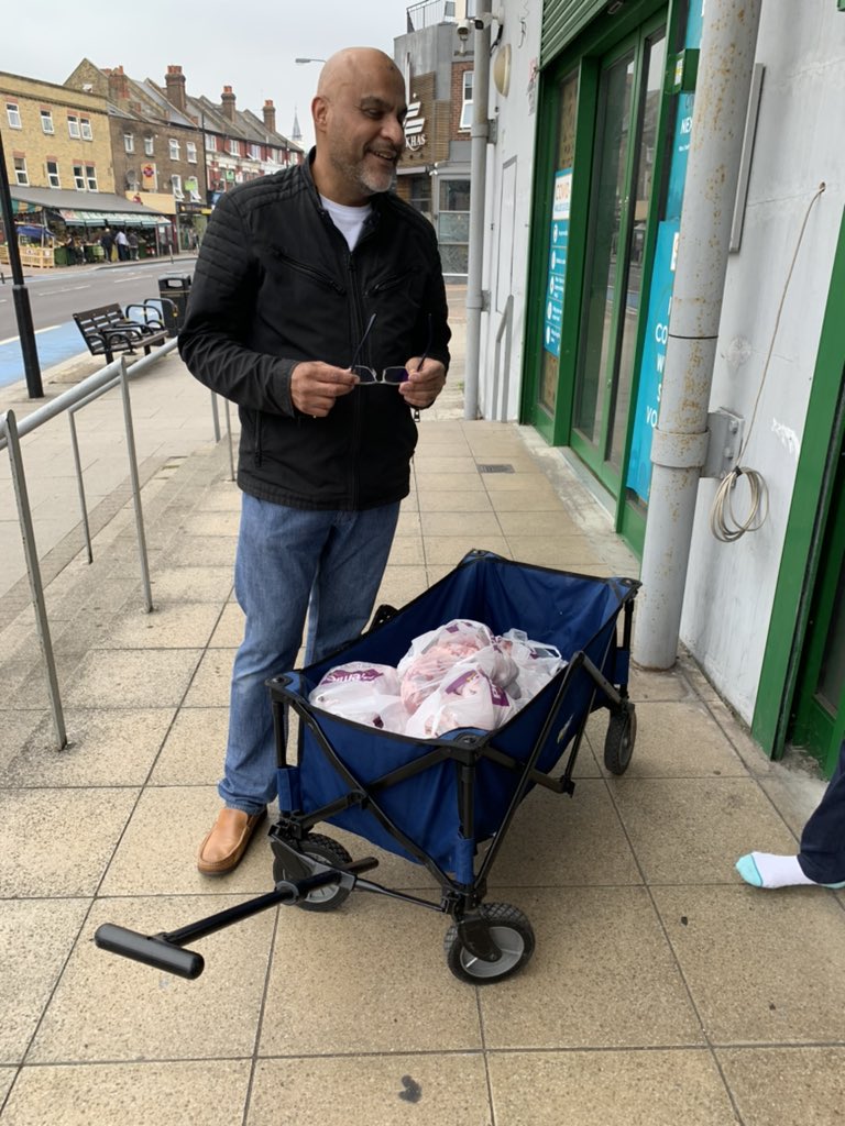 Thank you Go Fresh Butchers Tooting for an amazing donation of over 50kg of Qurbani meat for distribution to our soup kitchen and foodbank beneficiaries allocated to us by @ArshadDaud7 @BalhamMosqueTIC and @TootComKitchen Many families can’t afford meat so it’s a real treat! 🙏😃