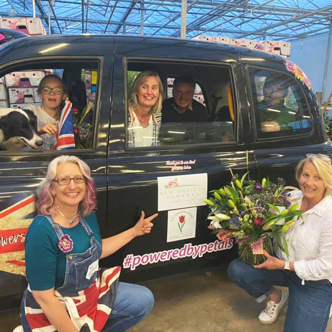 Me and Tiny The Taxi had an amazing time yesterday at @Collisonflowers, using their gorgeous freshly picked #sustainable #flowers to make arrangements at a fund raising event for Terrington Tennis Club to resurface their courts! #charity #florist #kingslynn #design
