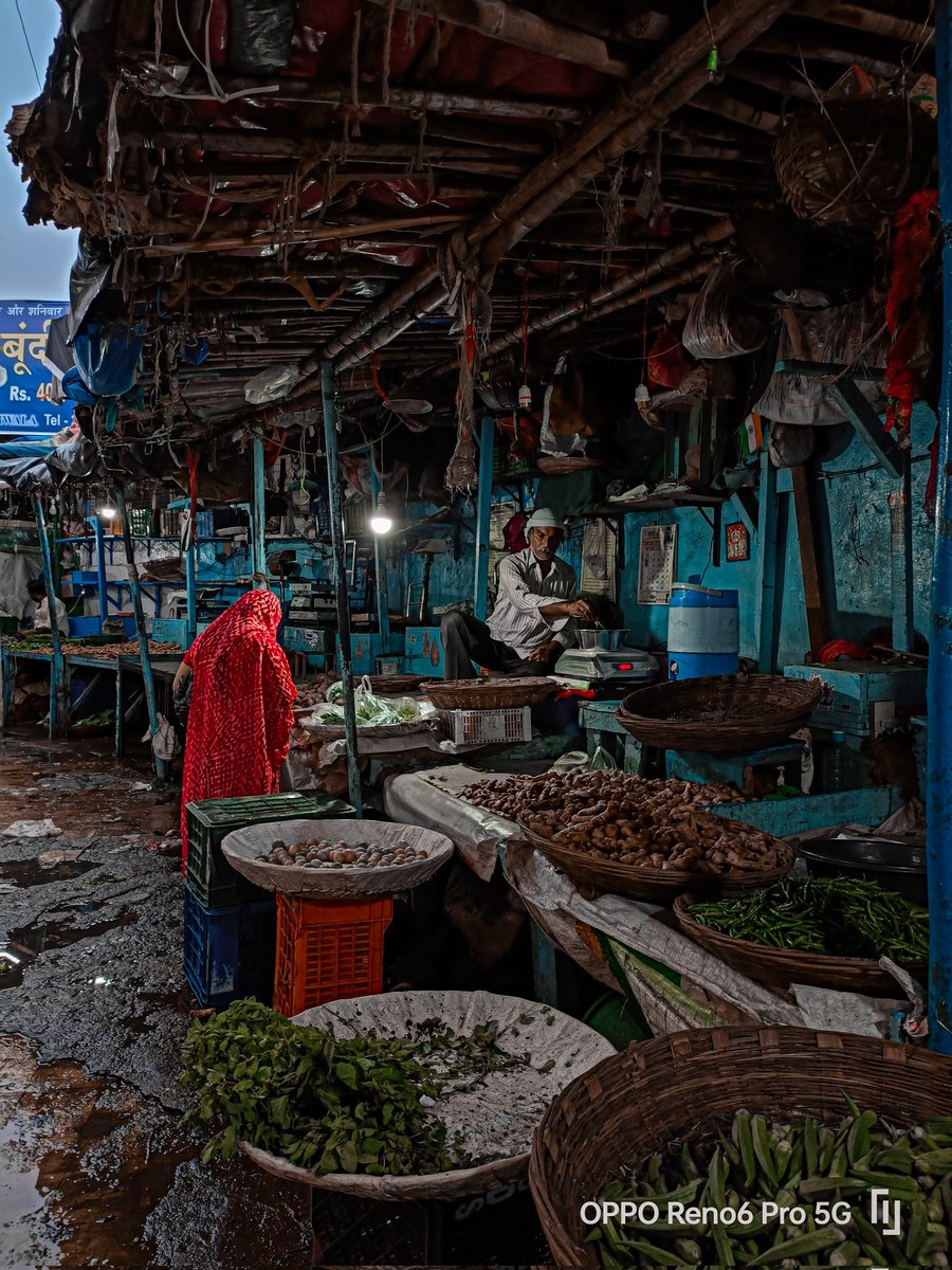 spreadingsmilee's tweet photo. Street of India - Red,green,blue! ✨ RGB! The power of 64 MP AI QUAD CAM will make your every click glow 🌟 Shot in Beautifully Slim and Very New The Oppo Reno 6 Pro 5g. 
.
.
.
#GetTheGlow #EveryEmotionInPortrait #SHOTONOPPO  #Mobilephotography #Renoseries https://t.co/jCCGcJwq1A