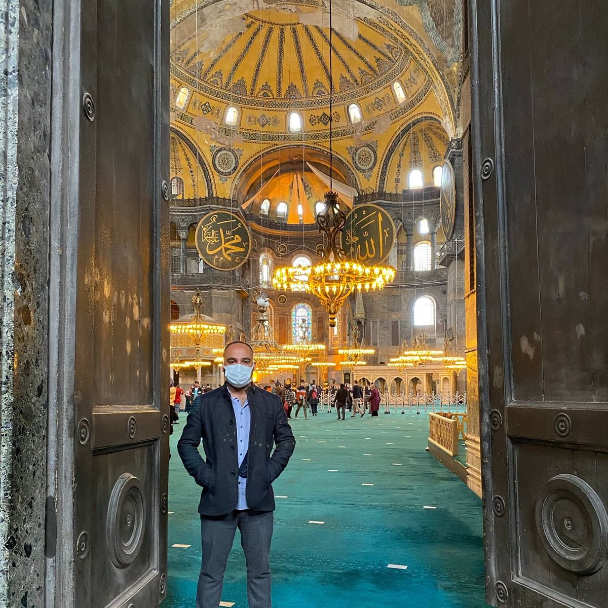 syhmzyldz's tweet photo. "Fethin sembolü" Ayasofya-i Kebir Cami-i Şerifi'nin yeniden ibadete açılmasının üzerinden bir yıl geçti, mübarek olsun. 
Üstadın dediği gibi Aziz bir kitap gibi açıldın sen Ayasofya.. 

#AyasofyaCamii sonsuza dek İslam'ındır. 
#AyasofyanınDirilişi https://t.co/KXyLfCaHKr