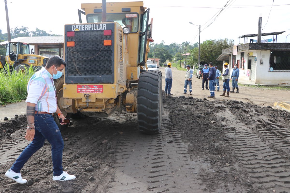 AndrsBonilla111's tweet photo. MANTENIMIENTO DE CALLES EN EL BARRIO 13 DE ABRIL
Realizamos el mantenimiento y la colocación de arenisca asfáltica en la Transversal 17 y calle 8 del barrio 13 de Abril.
Esta actividad se cumple de acuerdo a una planificación, con la finalidad de facilitar el tránsito vehicular. https://t.co/CgiNZNGewd