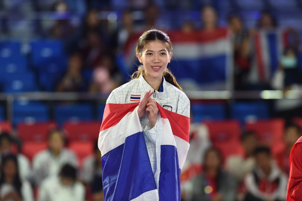 Born2Bredarmy's tweet photo. นักกีฬา และโค้ชคู่ใจ
ที่ปูทางสานฝันด้วยกันบนเส้นทางสู่
เหรียญทองโอลิมปิก
และยังเป็นการได้เหรียญทองแรก
ของโอลิมปิก 2021 ของไทยอีกด้วย
ขอบคุณนองเทนนิส และโค้ชเช
ที่ทำให้เราชาวไทยมีความสุขในช่วงเวลายากลำบากแบบนี้
เป็นกำลังใจที่ดีมากๆเลย
#น้องเทนนิส https://t.co/8IRvePiPsx