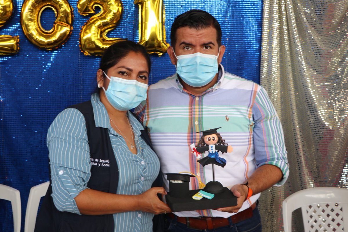 AndrsBonilla111's tweet photo. Felicitar a los niños y niñas del Centro de Desarrollo Infantil 'Caritas de Ángel' en su graduación.

Hoy, reciben su primer diploma, es un gran significado para su motivación y crecimiento.
Este es solo el comienzo de grandes bendiciones 👨‍🎓👩‍🎓 https://t.co/N0o56oxcmB