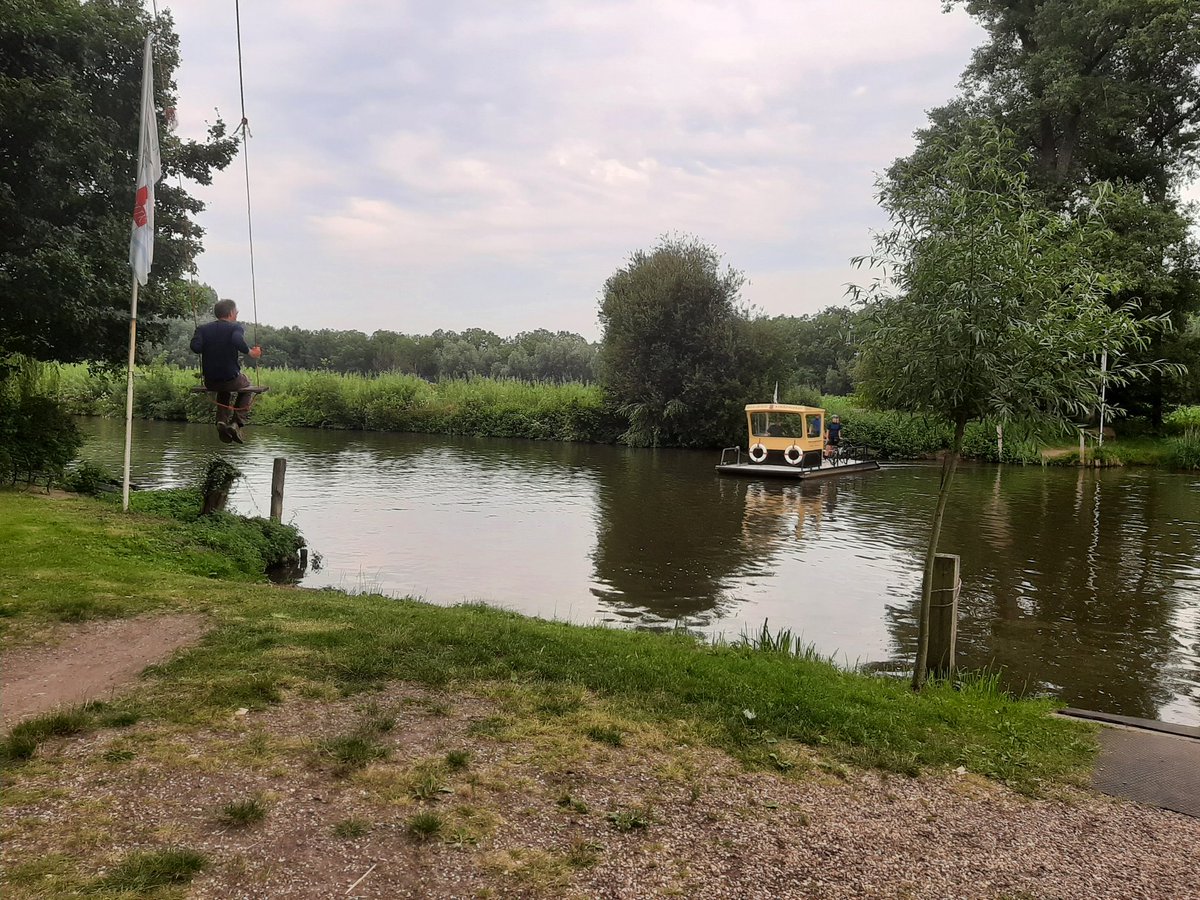EricWijnacker's tweet photo. Weekeinddienst brengt mij naar het idyllische pontje over de #linge bij #enspijk en naar de goed bezochte #vaccinatiebus in #wageningen voor @dgrivierenland en @dgdevallei https://t.co/i8zxV2xYn0