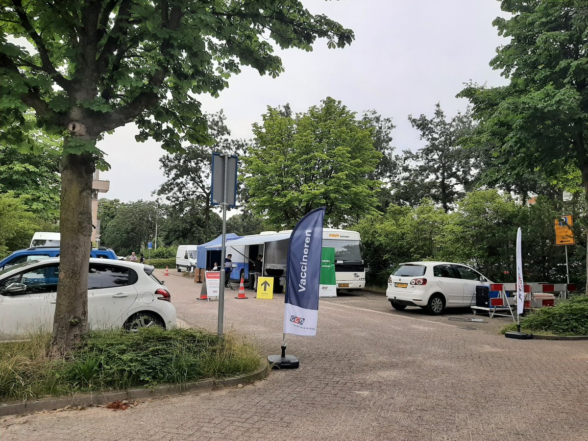 EricWijnacker's tweet photo. Weekeinddienst brengt mij naar het idyllische pontje over de #linge bij #enspijk en naar de goed bezochte #vaccinatiebus in #wageningen voor @dgrivierenland en @dgdevallei https://t.co/i8zxV2xYn0