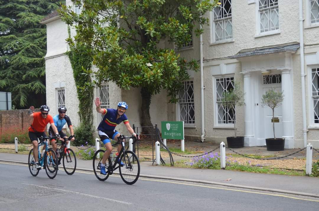 RipleyCourtPrep's tweet photo. Super weather and enthusiastic vibes at today's #CastletoCoast Triathlon!The athletes stopped off at Ripley Court School to grab refreshments before heading off towards Brighton. We wish the organisers and competitors a successful even ahead.#triathlon #surreysport #SurreySports https://t.co/cfCE4a1aW3