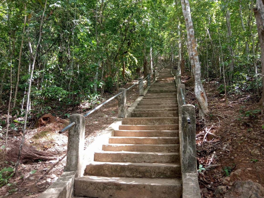 AsianFriendsAU's tweet photo. Phnom Bok - https://t.co/xHkcMx4aiQ Built during the reign of King Yasovarman I (889–910) between 9th and 10th c. It was one of the three temple mountain sites built as he established the new capital at what would become Angkor. #phnombok #helloangkor https://t.co/oKfiUTMyDk